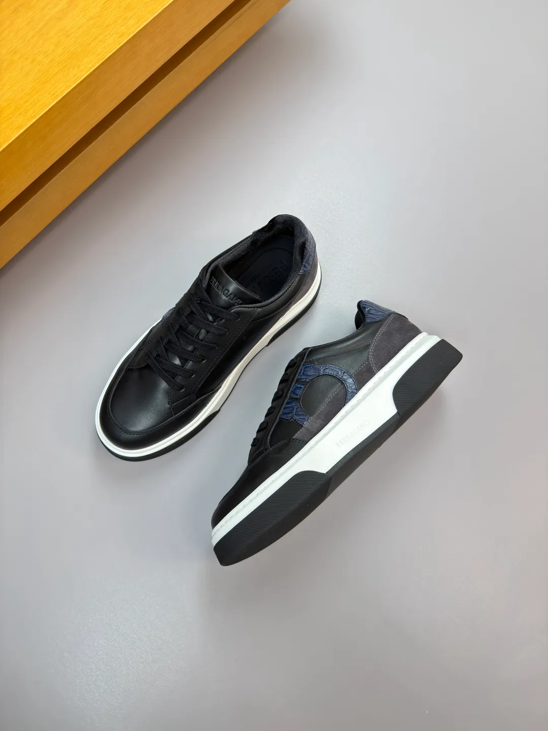 Men's men's shoes 💰440 [New style] 🏃‍♂️🏃‍♂️[Ferragamo] Ferragamo - High-end quality original order·Casual sports shoes -Upper: 🔝Nappa calfskin, suede calfskin, shoe body. Sewing brand totem, tongue air pressure brand logo -Inner: water-dyed cowhide -Outsole: ultra-light TPU foam rubber; molded outsole -Ultra-high quality control and fine workmanship: outstanding (high-end, extravagance, grade) -Size: 38-45 (46, can be customized)